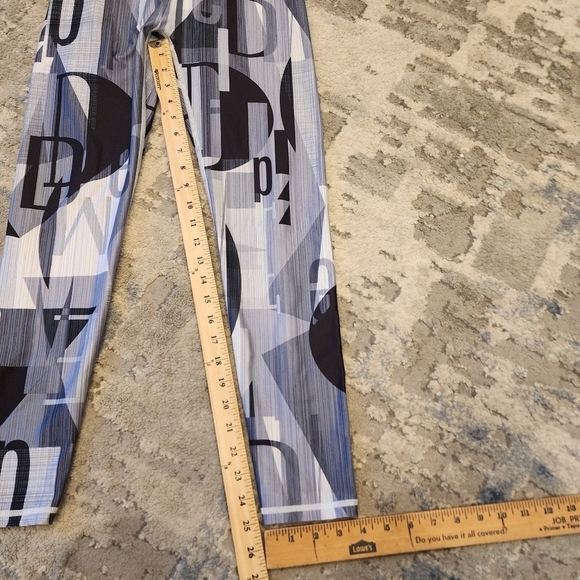 Demi Lovato x Fabletics grey black graphic leggings. Women's size small. - Picture 14 of 16